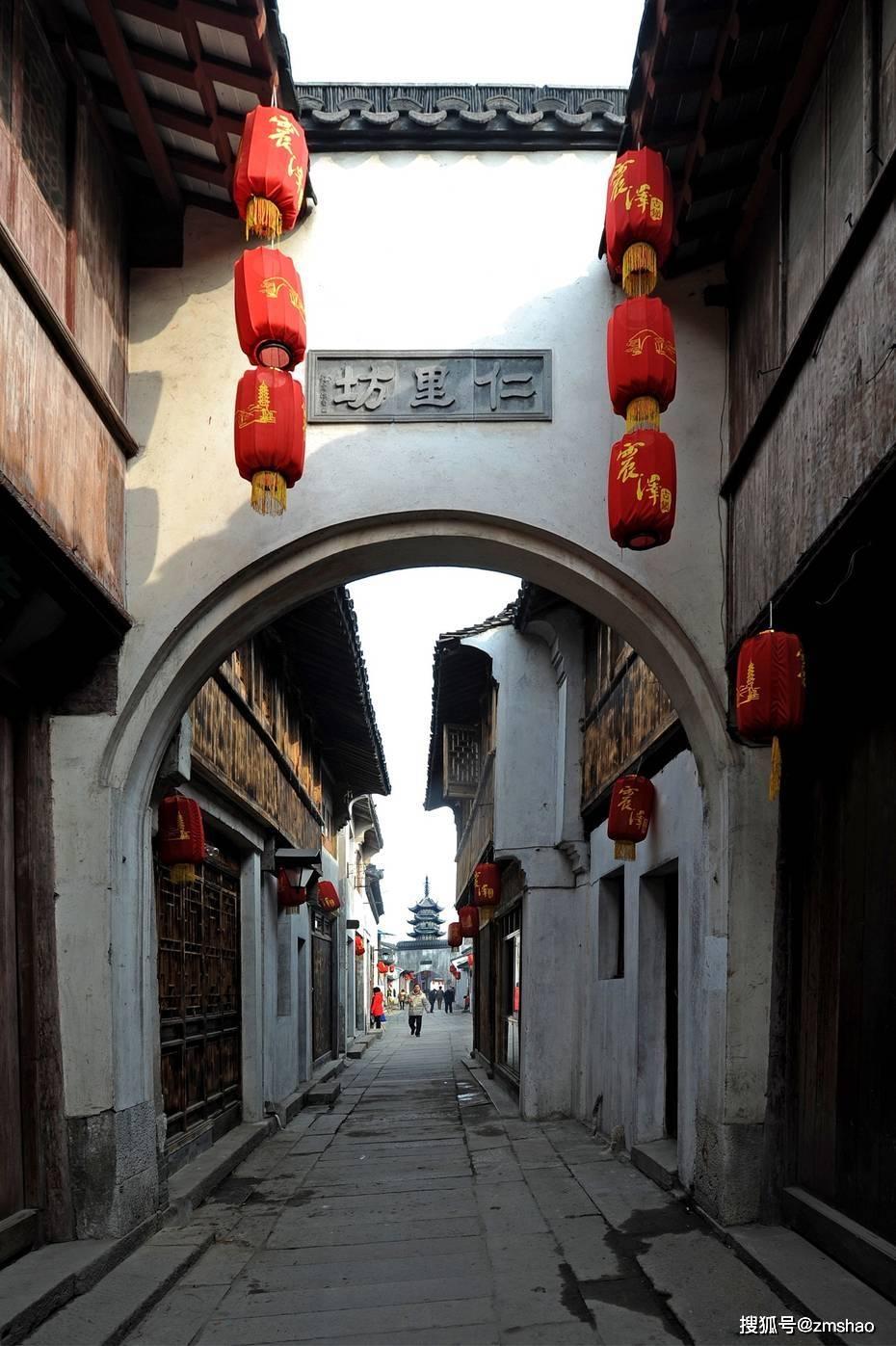 逃离昏暗的废弃城